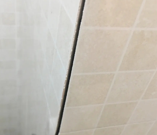 丹江口瓷砖空鼓维修公司分享阳台瓷砖脱落的修复过程可以分为以下几个步骤